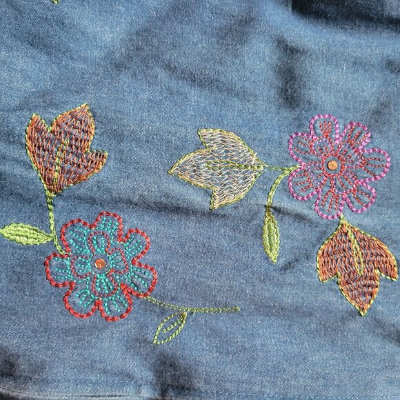 Vintage Alfred Dunner Denim Jacket With Floral Embroidery Design & Zip Closure 1 - Picture 3 of 5